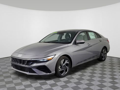 New 2025 Hyundai Elantra Limited image 40