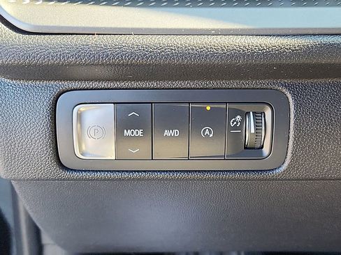 Used 2025 Chevrolet Traverse LT w/ Driver Confidence Package image 14