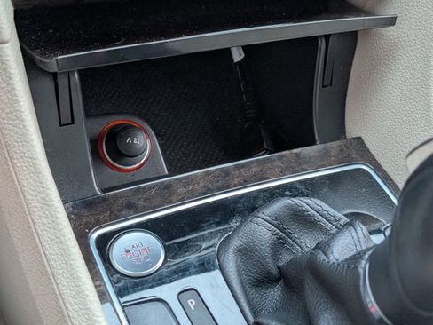 Used 2014 Volkswagen Passat TDI SEL Premium image 25