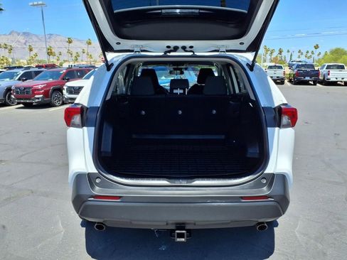 Used 2020 Toyota RAV4 LE AWD/4WD image 15
