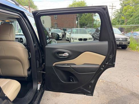 Used 2015 Jeep Cherokee Limited w/ Luxury Group AWD/4WD image 30