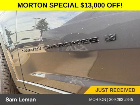 New 2025 Jeep Grand Cherokee L Limited w/ Black Appearance Package image 11