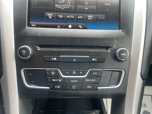 Used 2016 Ford Fusion SE image 19