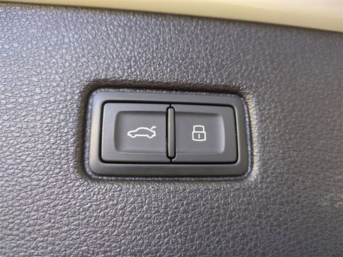 Used 2023 Audi Q7 3.0T Prestige image 15