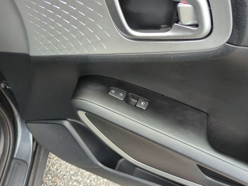 Used 2024 Kia Soul LX w/ Option Group 015 FWD image 32