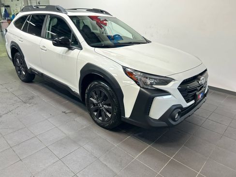 Used 2025 Subaru Outback Onyx Edition AWD/4WD image 2