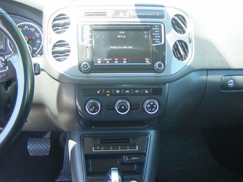 Used 2017 Volkswagen Tiguan S AWD/4WD image 8