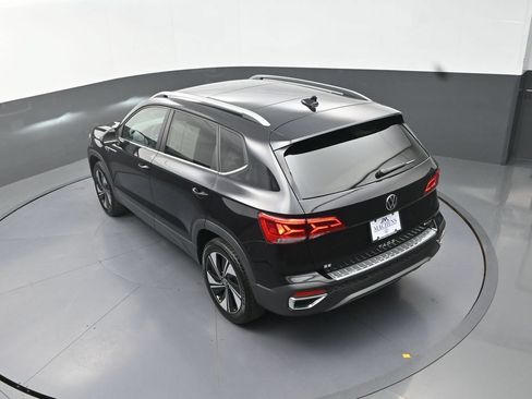 Used 2024 Volkswagen Taos SE AWD/4WD image 17