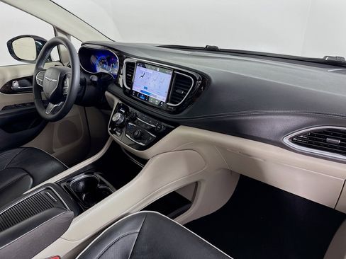 Used 2023 Chrysler Pacifica Limited FWD image 39