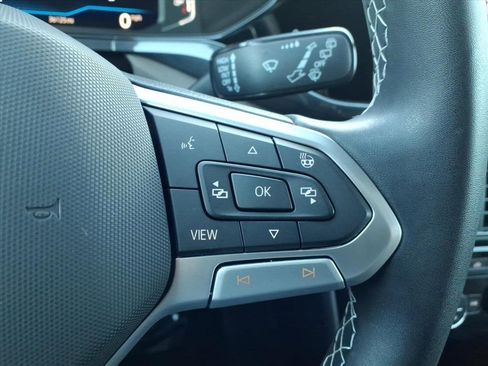 Used 2022 Volkswagen Taos SEL image 21