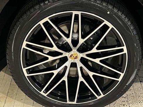 New 2026 Porsche Macan image 12