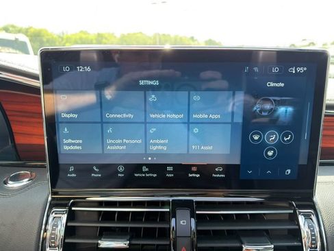 Used 2024 Lincoln Navigator Premiere AWD/4WD image 37