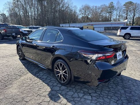 Used 2022 Toyota Camry SE image 5