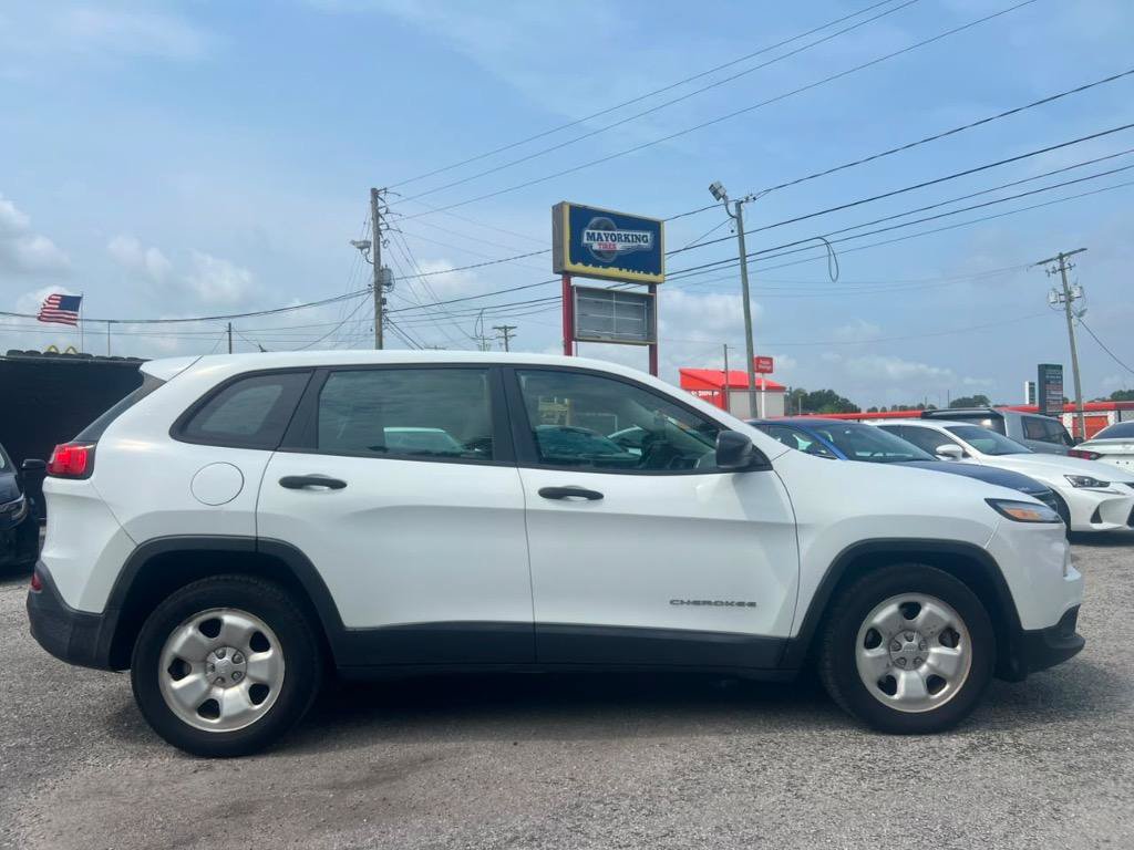 Used 2015 Jeep Cherokee Sport FWD image 4