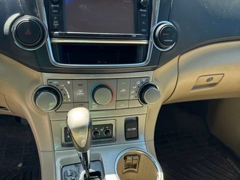 Used 2013 Toyota Highlander SE AWD/4WD image 4