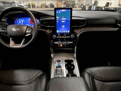 Certified 2022 Ford Explorer Platinum w/ Equipment Group 601A image 14