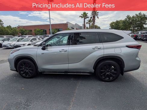 Used 2024 Toyota Highlander Platinum FWD image 8