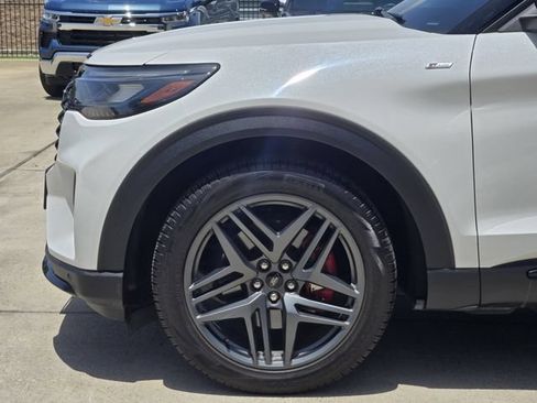 Used 2025 Ford Explorer ST-Line w/ Premium Package RWD image 6