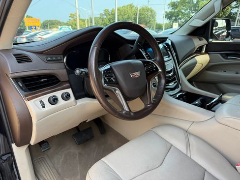 Used 2016 Cadillac Escalade Luxury AWD/4WD image 12