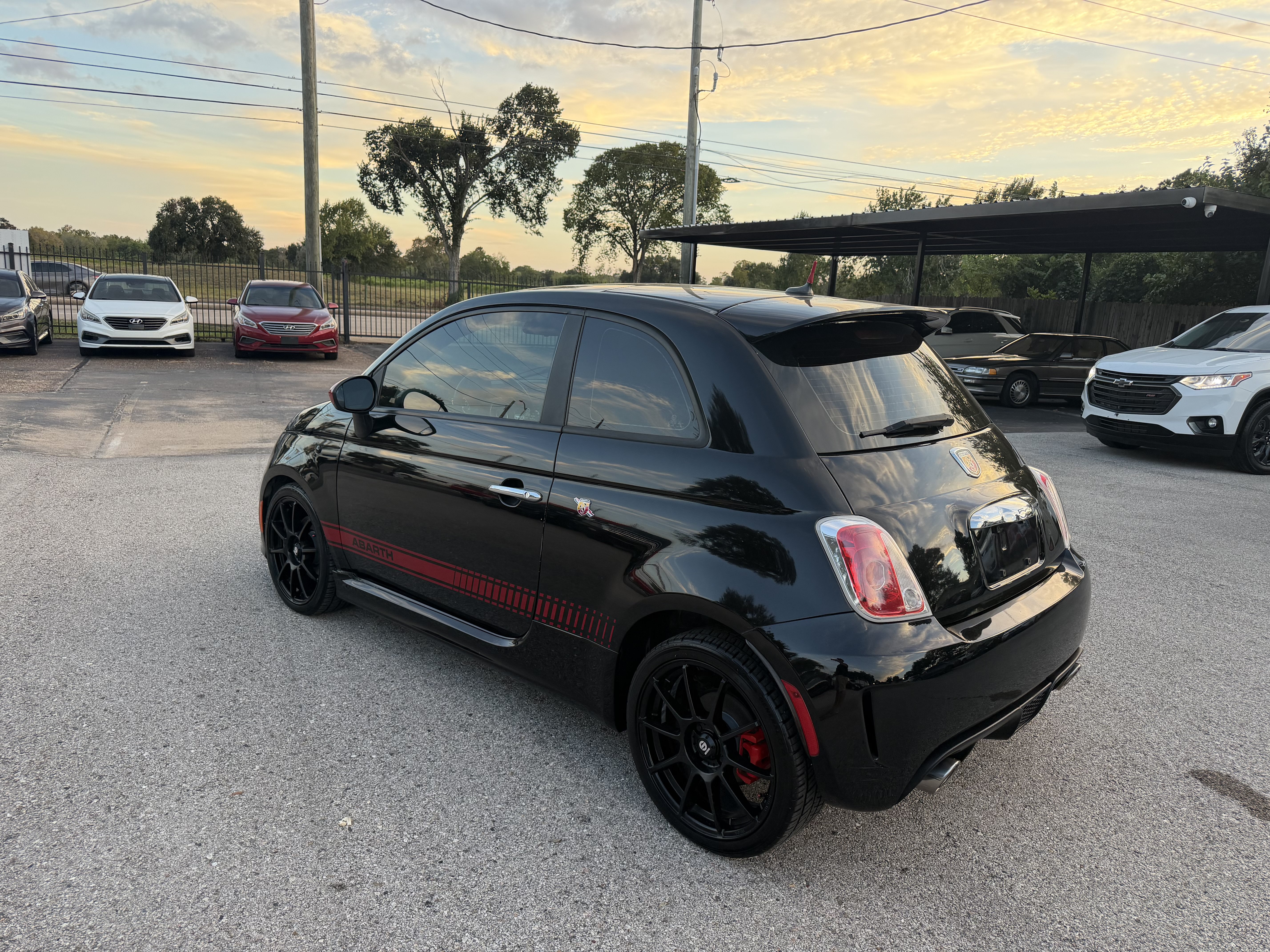 Used 2015 FIAT 500 Abarth w/ Beats Audio Package FWD image 5