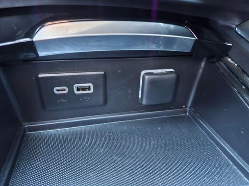 Certified 2023 Buick Envision Preferred w/ Sport Touring Package image 39