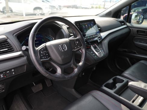 Used 2023 Honda Odyssey Sport image 11