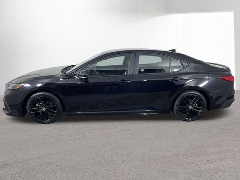 Used 2025 Toyota Camry SE FWD image 14