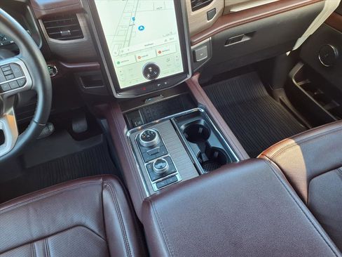 Used 2022 Ford Expedition Max Limited image 13