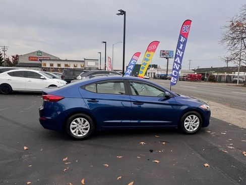 Used 2017 Hyundai Elantra SE image 5