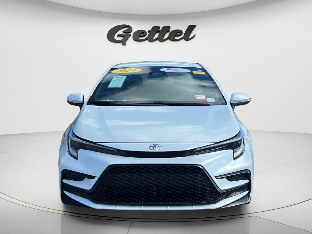 Used 2024 Toyota Corolla SE FWD image 2