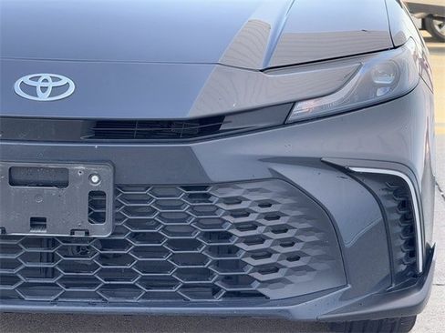 Used 2025 Toyota Camry SE image 9