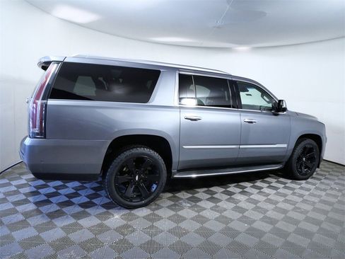 Used 2018 Cadillac Escalade ESV Luxury image 9