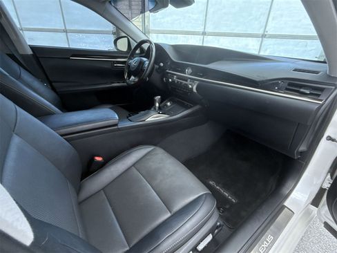 Used 2018 Lexus ES 350 w/ Navigation System Package image 16