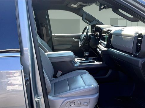 Used 2023 GMC Sierra 1500 SLT image 30