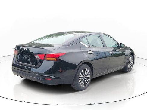 Used 2025 Nissan Altima 2.5 SV FWD image 4
