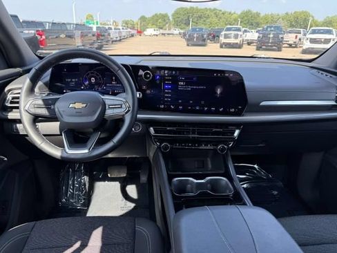 Used 2024 Chevrolet Traverse LT w/ Trailering Package FWD image 16