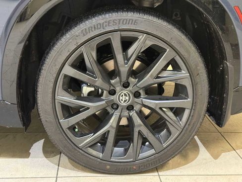 Used 2025 Toyota Crown Signia Limited w/ Tow-Hitch Package (TMS) image 8