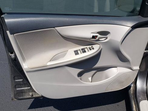 Used 2013 Toyota Corolla LE FWD image 10