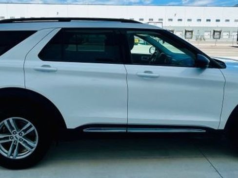 Certified 2023 Ford Explorer XLT AWD/4WD image 4