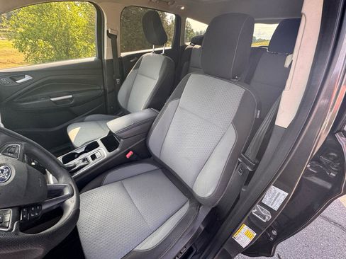 Used 2018 Ford Escape SE FWD image 19