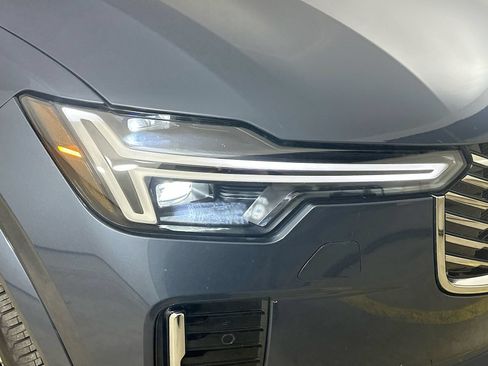 Used 2026 Volvo XC90 B5 Plus w/ Protection Package Premier AWD/4WD image 9