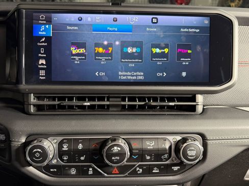 Used 2024 Jeep Wrangler Unlimited Rubicon w/ Capability Package image 21