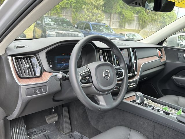 Used 2023 Volvo XC60 T8 Plus AWD/4WD image 5