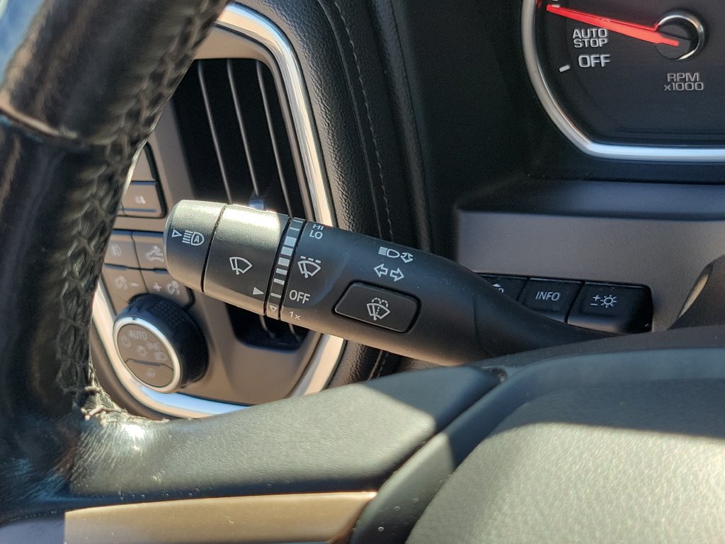 Used 2019 Chevrolet Silverado 1500 High Country w/ Technology Package AWD/4WD image 21