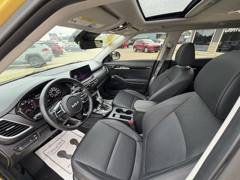 Used 2023 Kia Seltos SX w/ SX Sunroof Package image 37