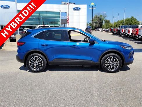 Used 2023 Ford Escape SE image 14