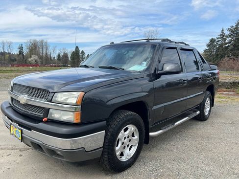 Used 2005 Chevrolet Avalanche Z71 w/ Sun And Sound Package AWD/4WD image 2