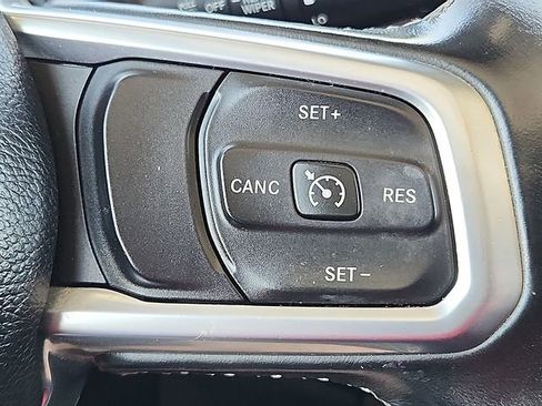 Used 2021 Jeep Wrangler Unlimited Sahara AWD/4WD image 15