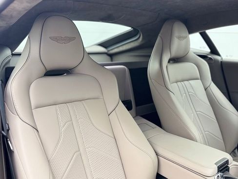 Used 2025 Aston Martin V8 Vantage Coupe image 16