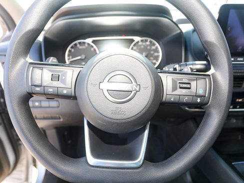 Used 2023 Nissan Rogue SV image 14